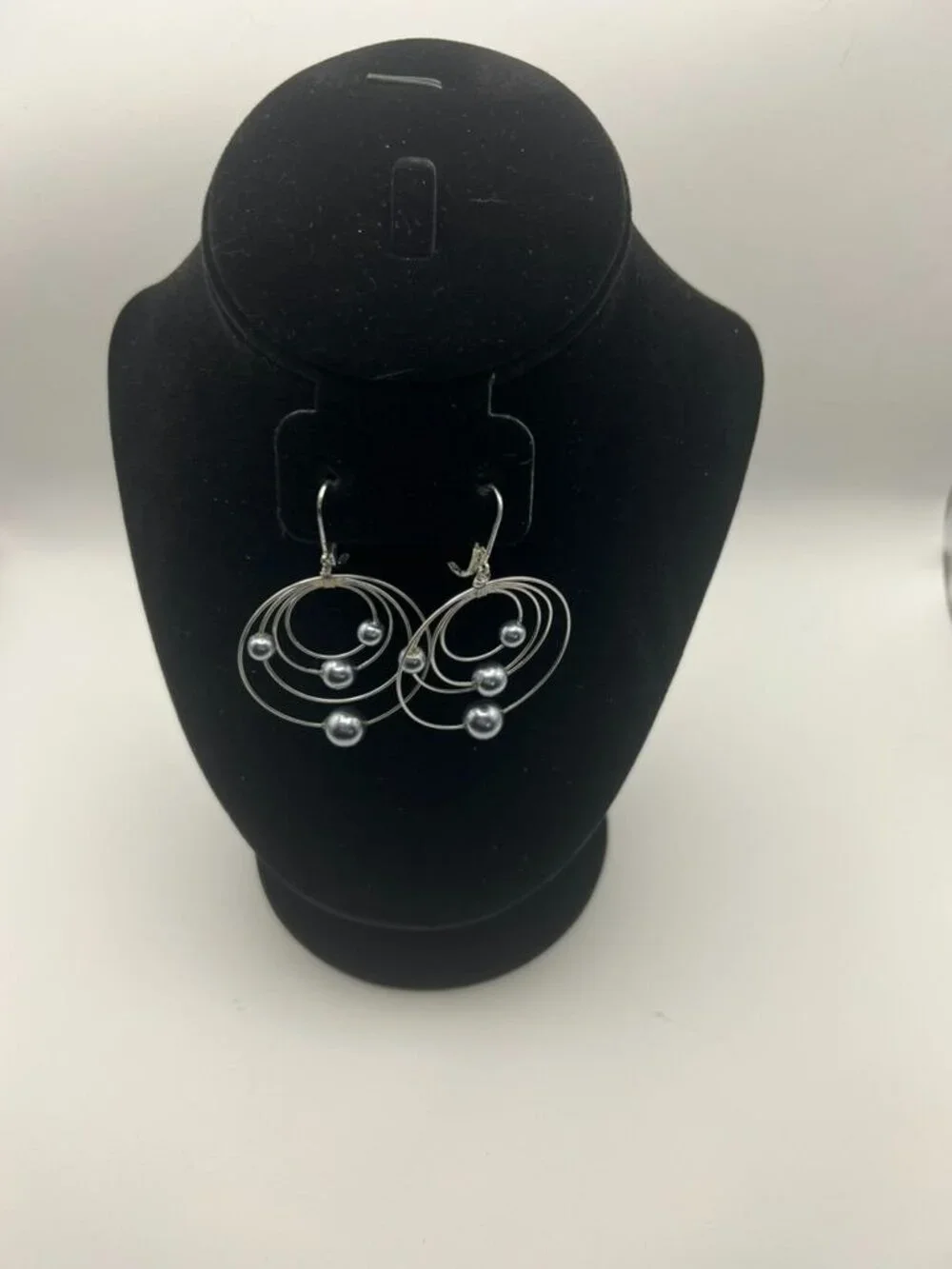 Handmade Wire Wrap Orbit Hoop Earrings Silver Tone Gray Pearl Bead Accent - Picture 2 of 5